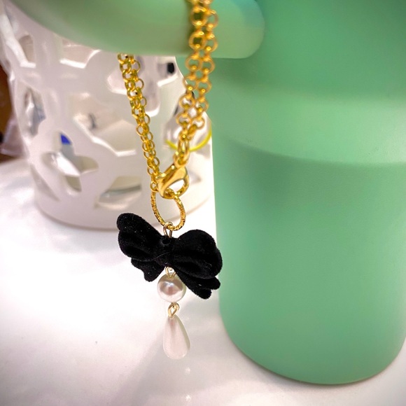 Velvet Bow & Drop Pearl Stanley Cup Charm - Picture 5 of 7